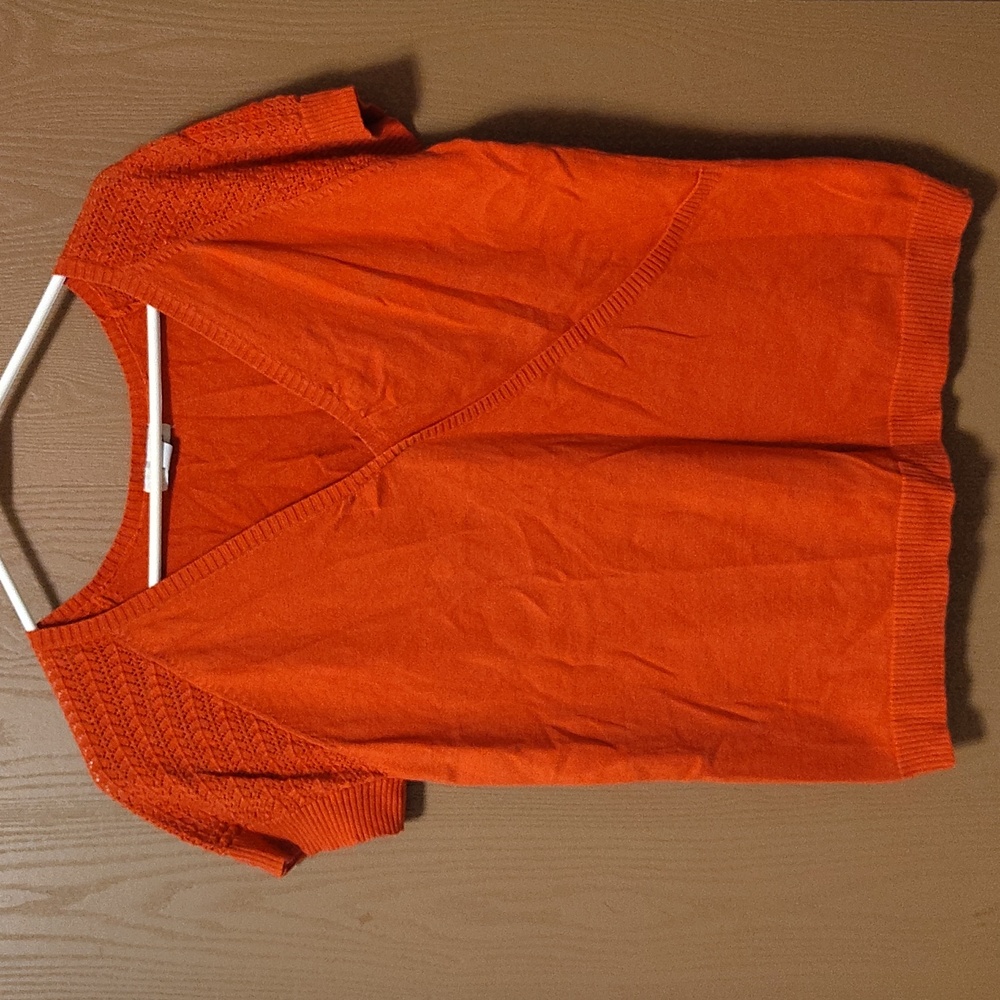 Short knit top